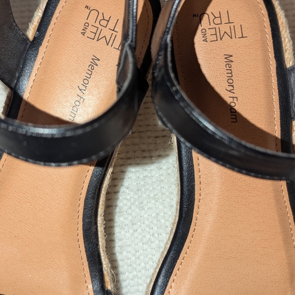 Timberland Black Sandals with Woven Design and Ankle Strap - Picture 2 of 9